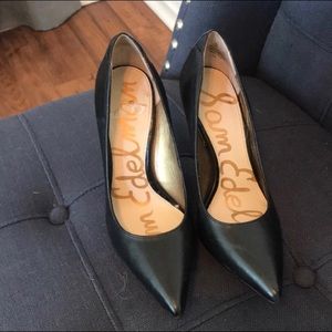 Size 4.5 Sam Edelman pointed toe pumps